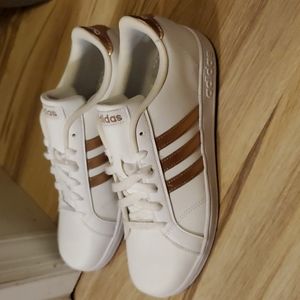 Adidas women's size 7 superstar white and copper